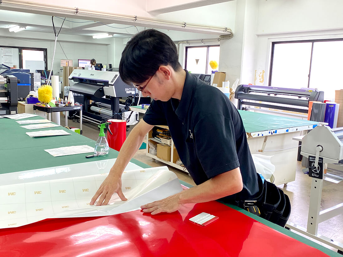 プレート1枚〜大型自立看板まで全対応