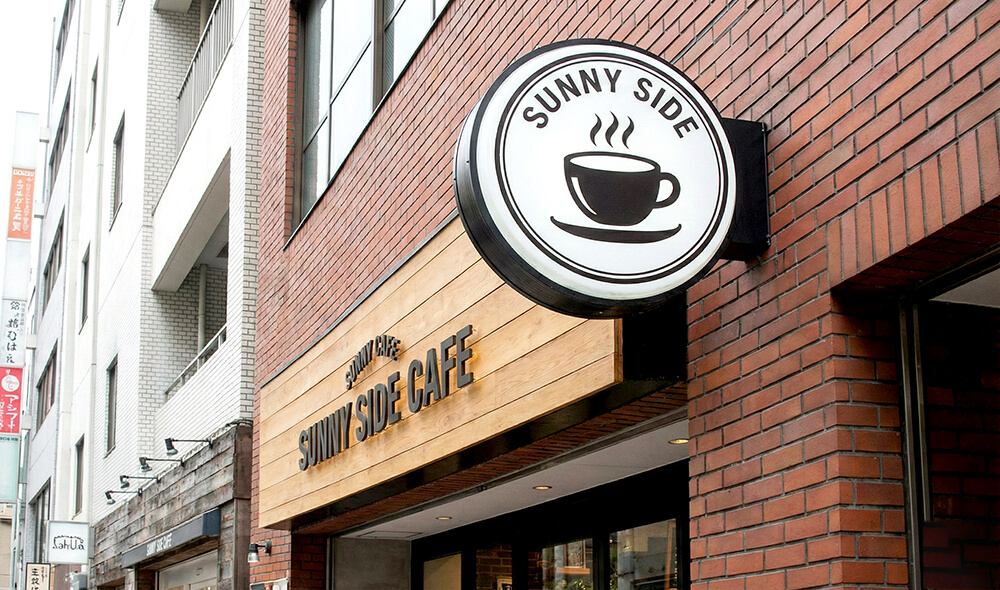 ビルの壁面から道路側に突き出した袖看板