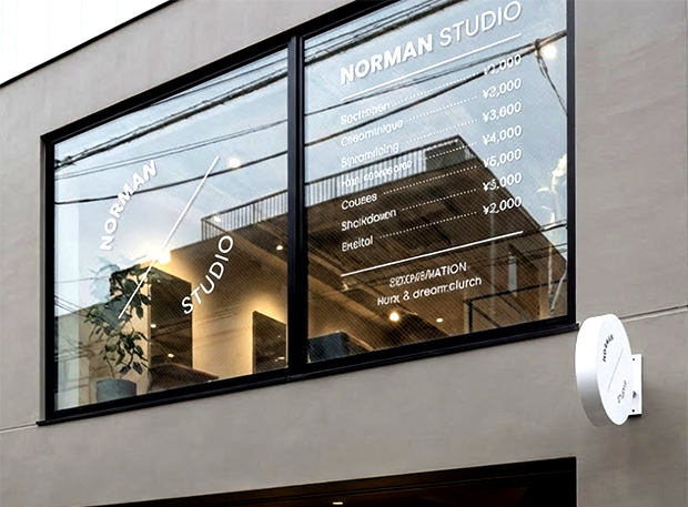 ヘアサロンNorman Studioのウィンドウサイン施工完成写真｜白カッティングシート文字×丸型突き出し看板のミニマルサイン完成