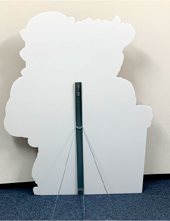 分割式スタンド：足を開いて自立